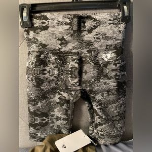 Women’s Best Power Seamless Biker Shorts Camo. NEVER WORN.